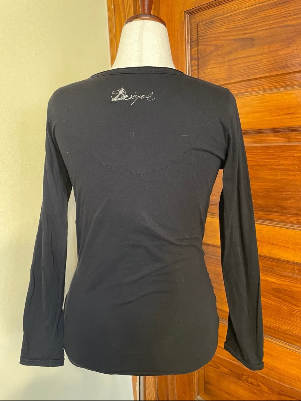 Desigual Black Long-Sleeve Velvet-Appliqué Floral Tee - Picture 2 of 7